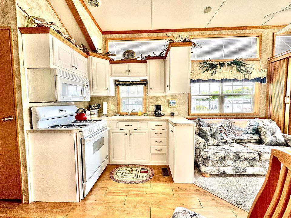 13th image of 430 Post Road #130