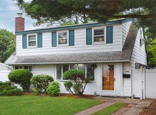 2288 7th St, East Meadow, NY 11554