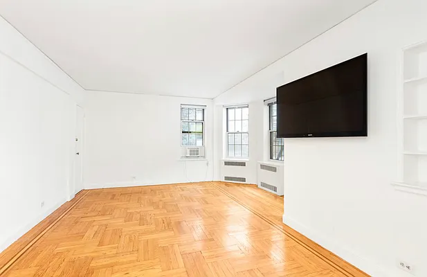 Rented by Compass | media 9