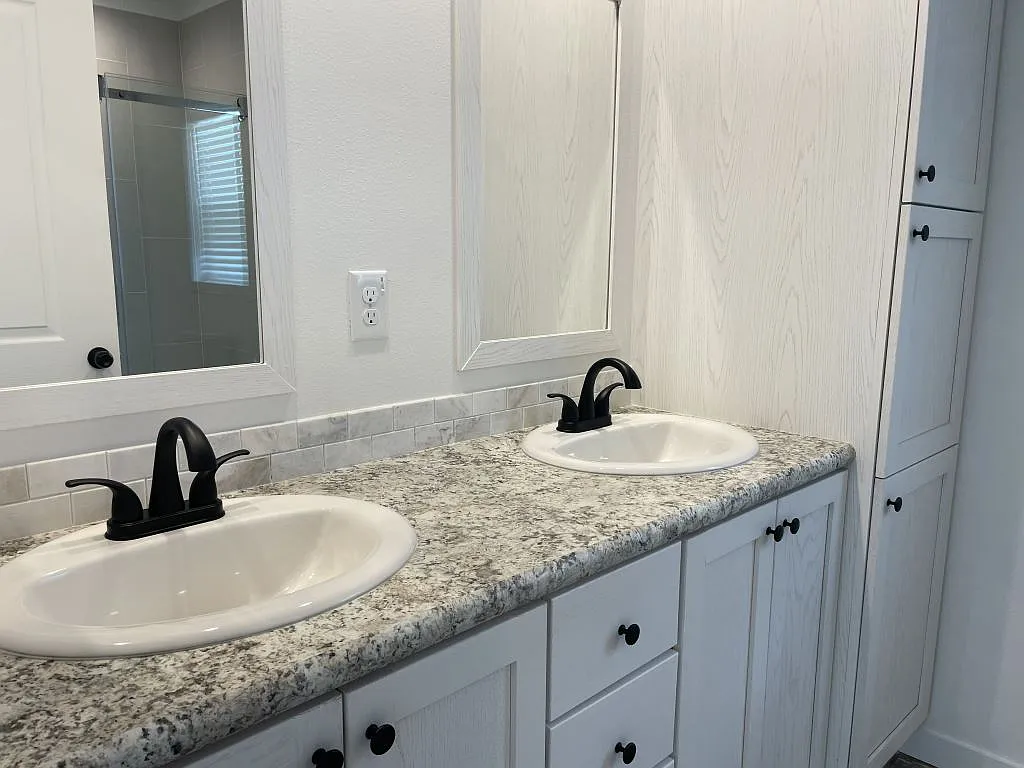 2 bed, 2.0 bath, 1669 sqft, $1,649 — Photo 4