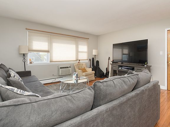 4th image of 3121 S Laramie Ave #3S