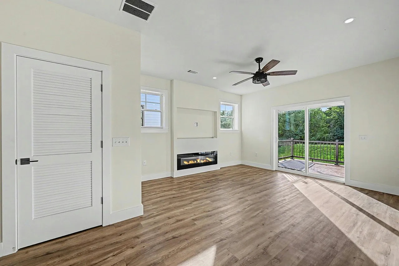 210 Hull Avenue — Photo 2