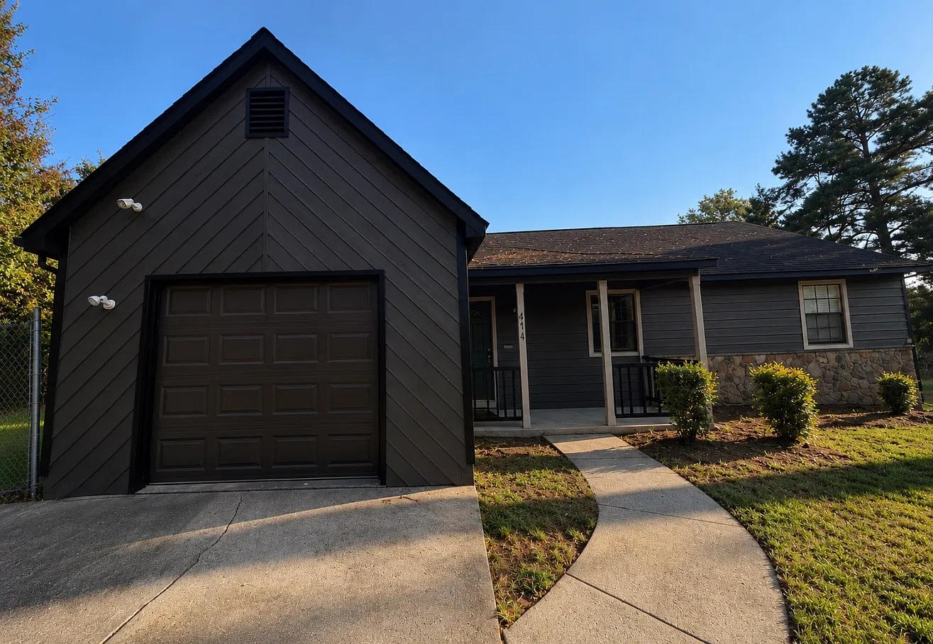 3 bed, 1175 sqft, $1,900 — Photo 1