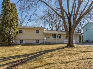 3822 Valley Pl NE, Cedar Rapids, IA 52402