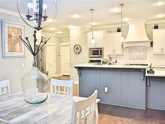 4th image of 2201 NW Small Oaks St