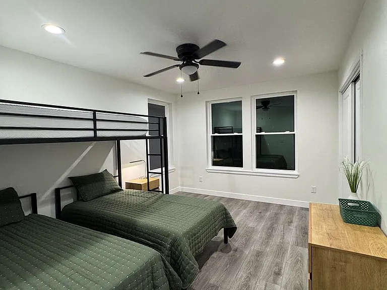 Bellaire Lofts — Photo 23