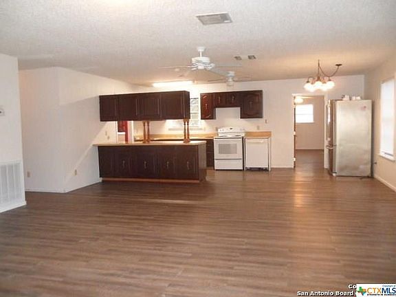 3rd image of 2834 Candlelight Dr