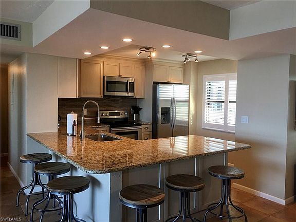 3rd image of 26300 Hickory Blvd APT 606