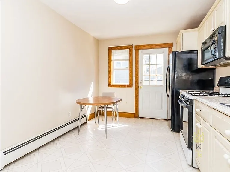 153 Alder St #1 — Photo 2