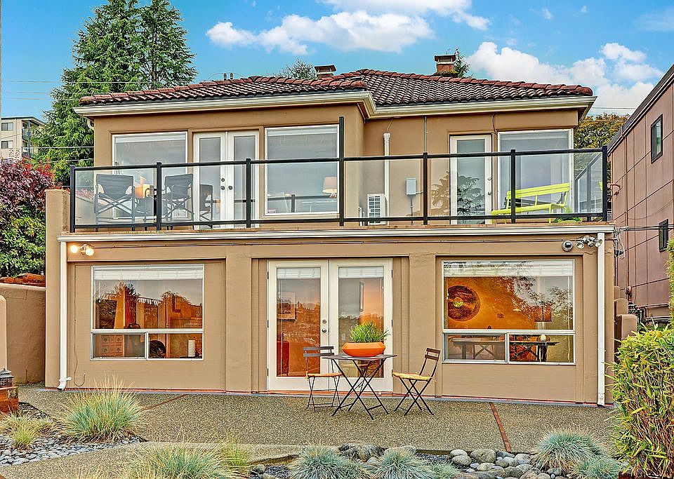 1st image of 2474 Dexter Ave N #1