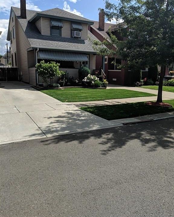 2nd image of 165 N Park Ave