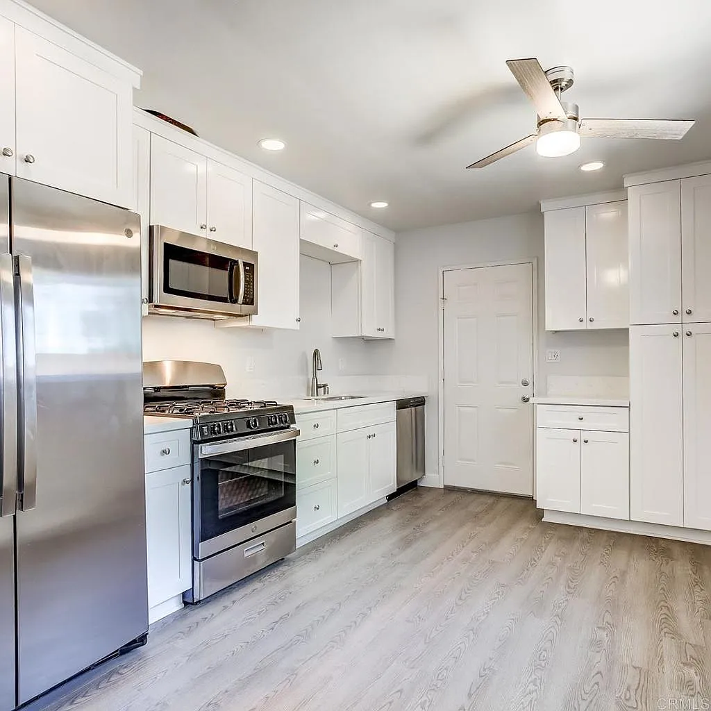 2 bed, 876 sqft, $2,295 — Photo 2