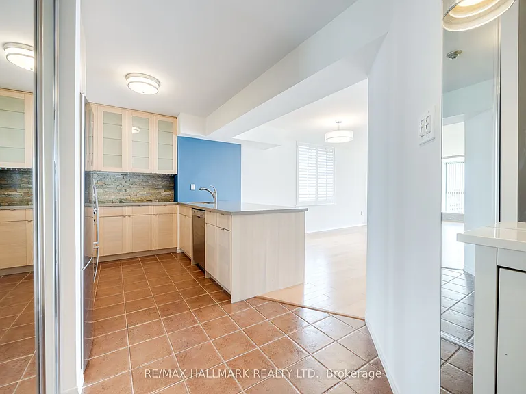 95 Lombard St #1202 — Photo 5