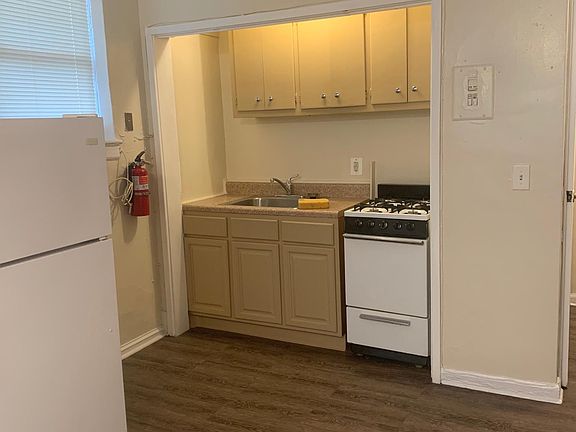4th image of 79 Hopkins Pl APT A1