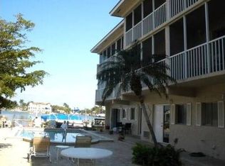 9524 Gulf Shore Dr APT 4, Naples, FL 34108