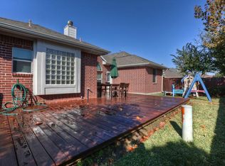 1131 Eastbourne Ln, Pearland, TX 77584