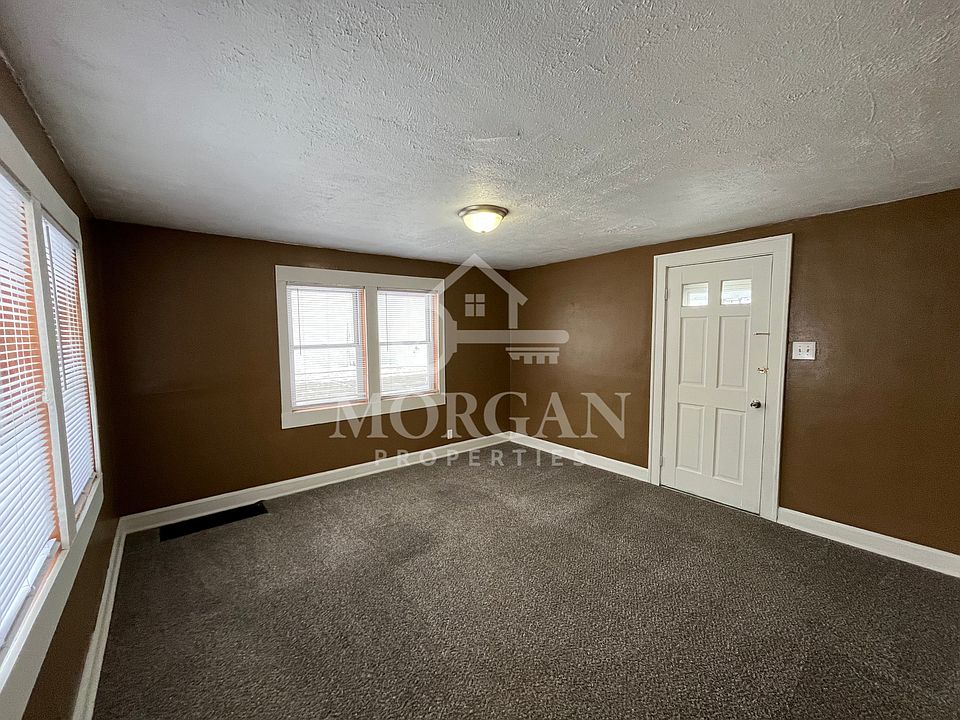2nd image of 2210 Walnut St #B