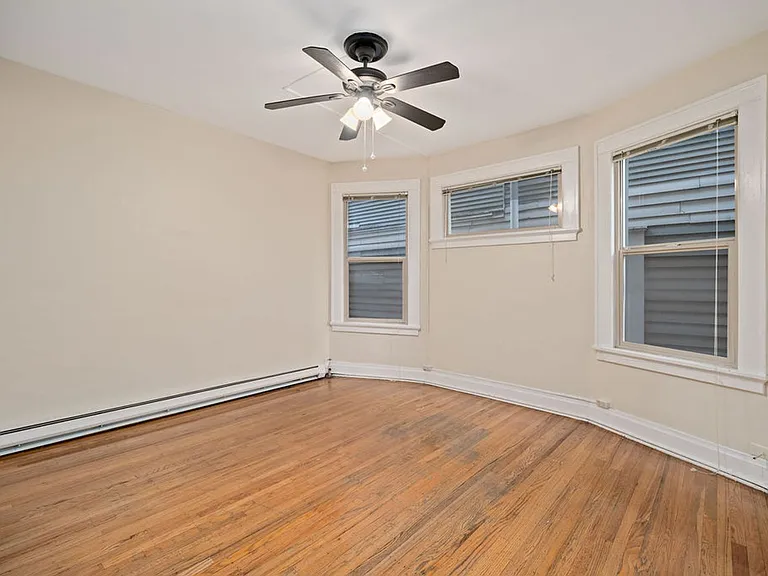 Rialto Court Apartments | MOVE-IN SPECIAL: ONE MONTH FREE RENT — Photo 14