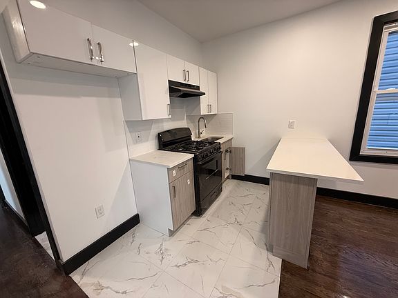 5th image of 459 S 14th St Floor 2
