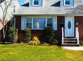 79 Miller Rd, Hicksville, NY 11801