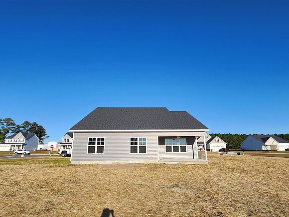 3rd image of 3650 Bellflower Dr