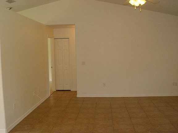 4th image of 2 Pine Cottage Ln