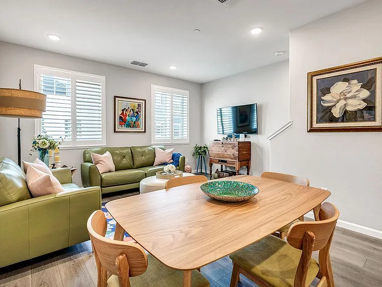 327 Pear Tree Ter #B — Photo 9