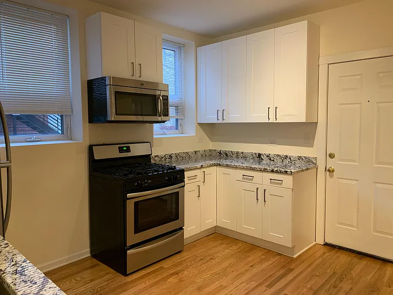 1949 N Hudson Ave — Photo 6