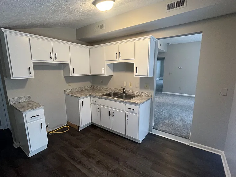 7728 Elton Ave — Photo 7