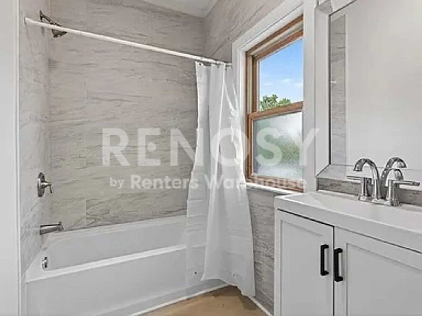 2BD/1BA Duplex in Minneapolis Available Now! — Photo 3