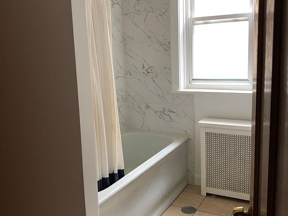 5th image of 6446 N Wayne Ave #2A