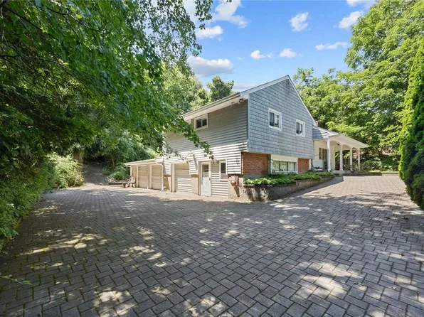 14 Woodedge Drive, Dix Hills, NY 11746