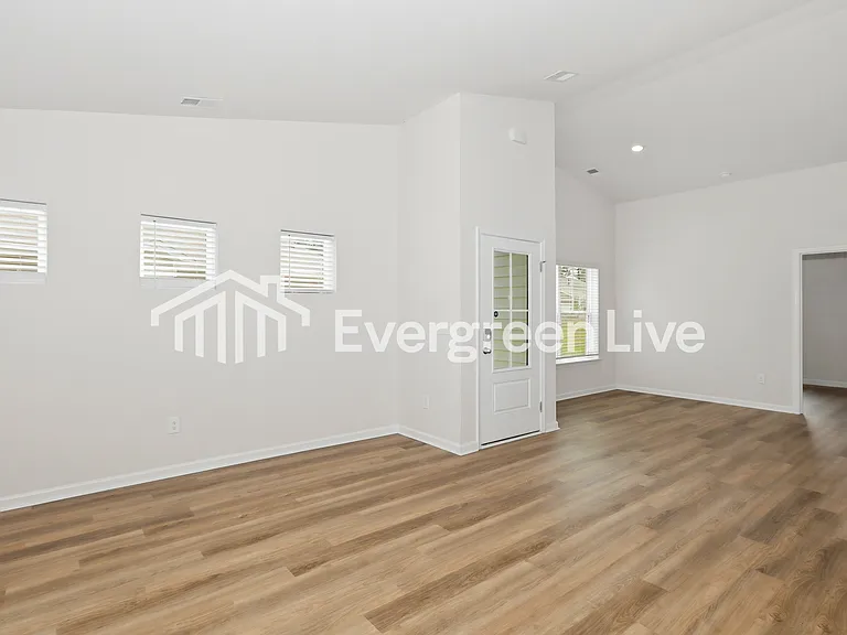 2262 Courtina Way — Photo 4