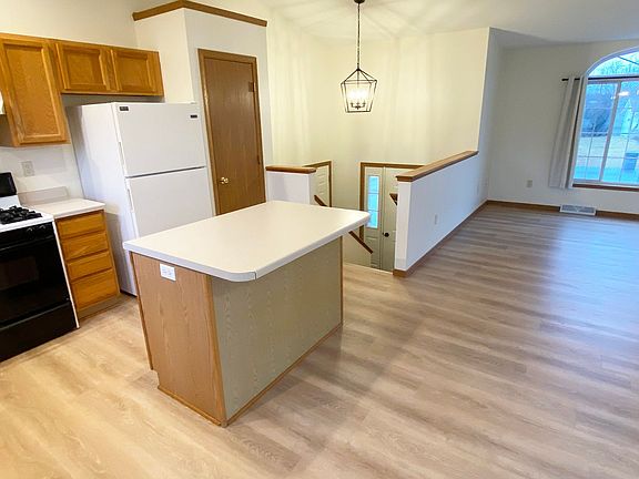 3rd image of 2502 Country Creek Ln