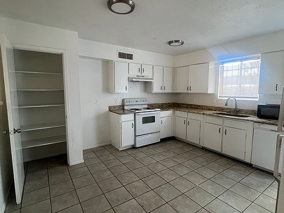 3rd image of 3314 W Golden Ln