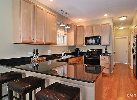 3rd image of 1417 W Superior St #2