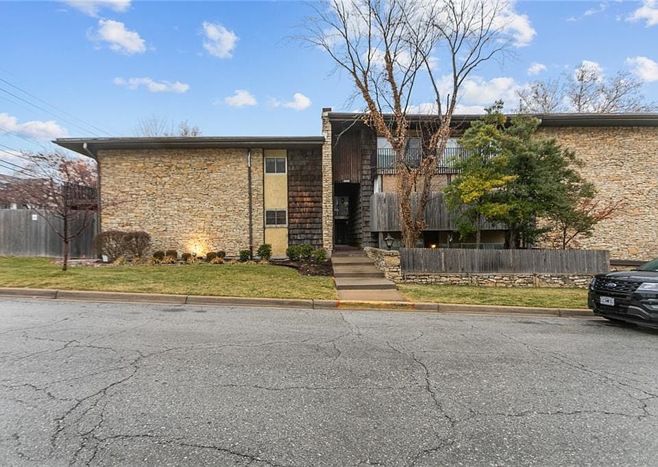 1st image of 4505 Headwood Dr APT 3