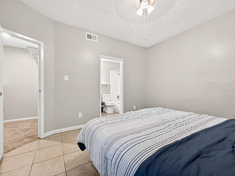 10855 Meadowglen Ln #608 — Photo 12