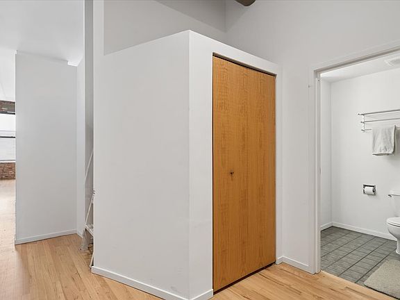 3rd image of 3151 N Lincoln Ave APT 304
