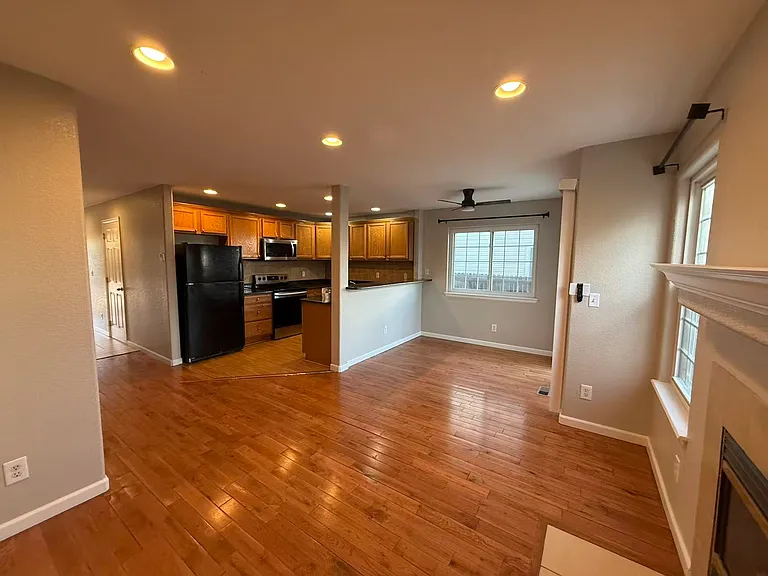 7214 E 38th Ave — Photo 3