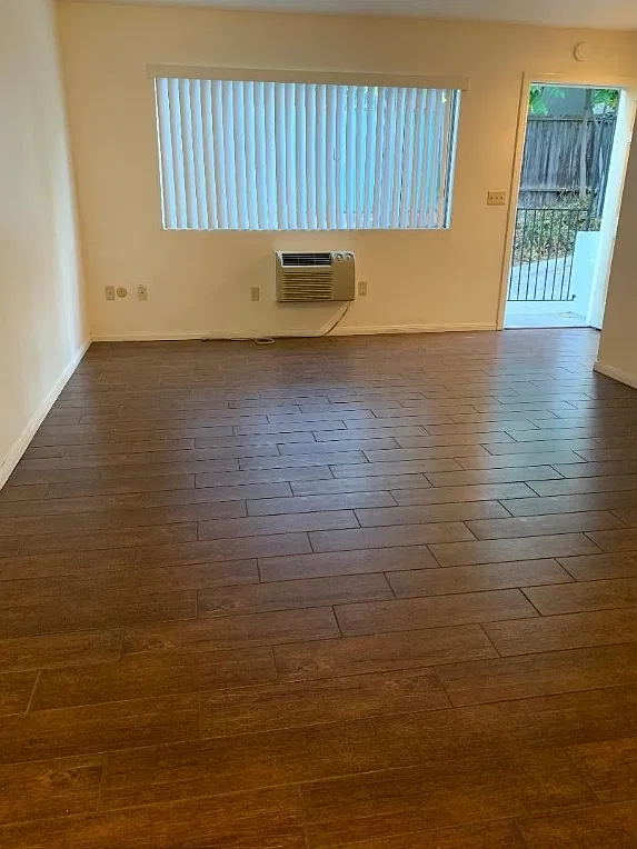 2 bed, 1.5 bath, 1000 sqft, $2,595 — Photo 2