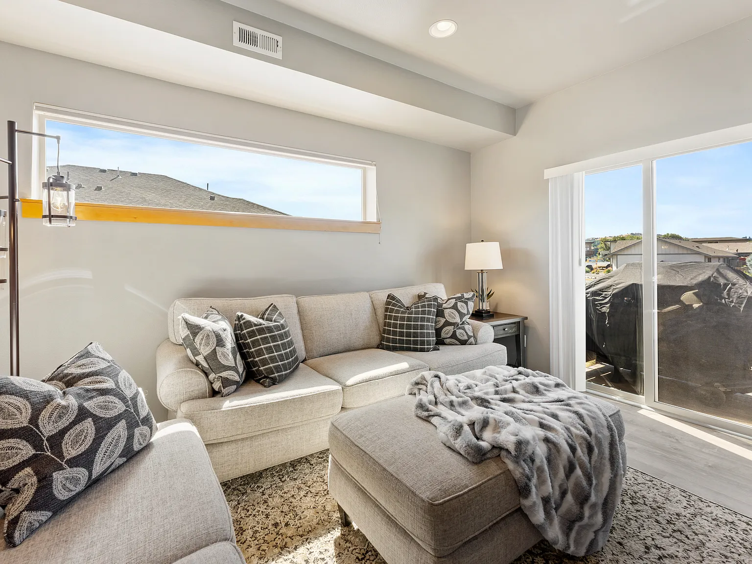 3 bed, 1.5 bath, 1579 sqft, $5,000 — Photo 3