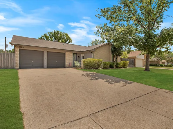 1129 Melvin Dr, Benbrook, TX 76126