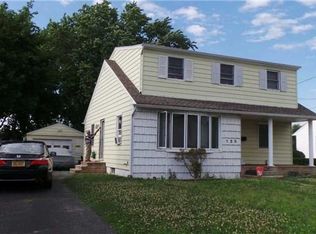 123 Gracie Dr, North Babylon, NY 11703