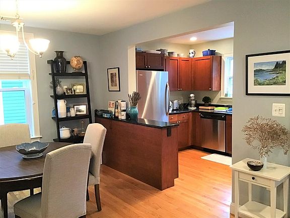 3rd image of 60-62 Magnolia Ave #60-2