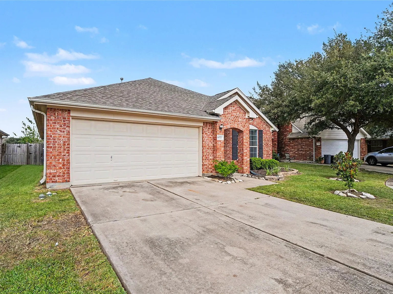 4 bed, 2.0 bath, 2017 sqft, $2,250 — Photo 2