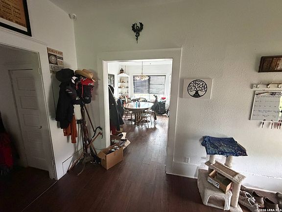 4th image of 703 N HIGH ST