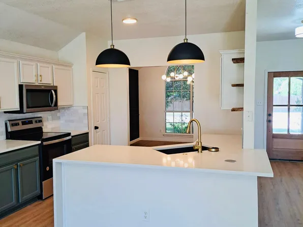 7952 Crouse Dr, Fort Worth, TX 76137