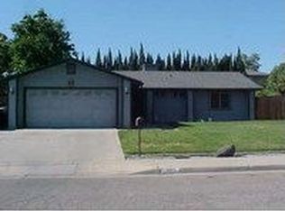 320 Pearl Dr, Lemoore, CA 93245