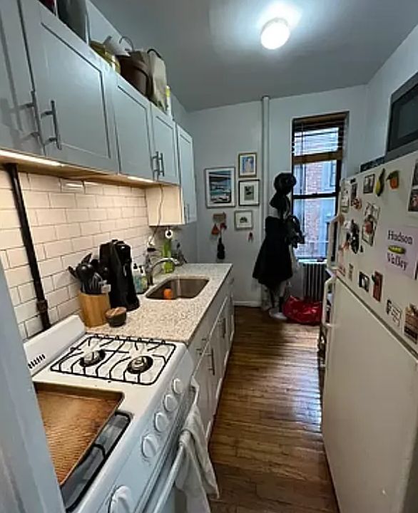 2nd image of 223 E 10th St APT 15